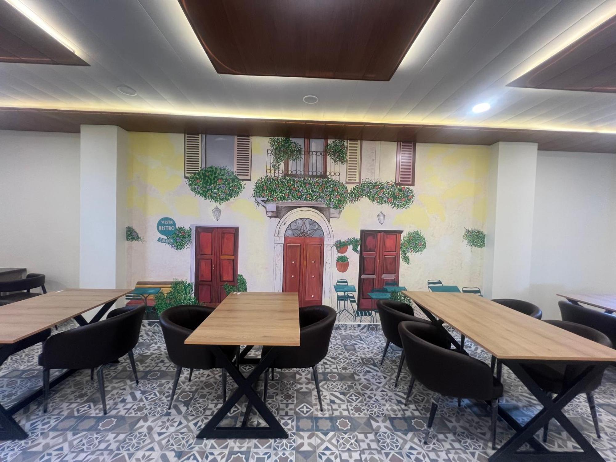 The Blue Vista Hotel Greater Noida Exterior photo